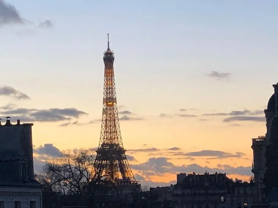 View Eiffel Tower * Paryż